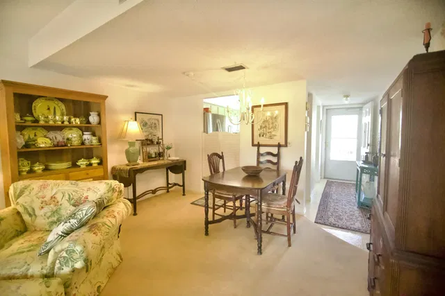 Unit 289 photo 4