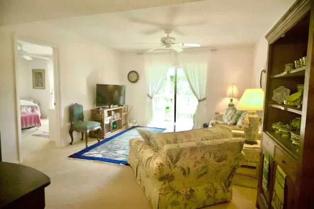 Unit 289 photo 5