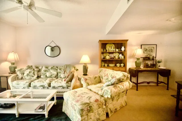 Unit 289 photo 6