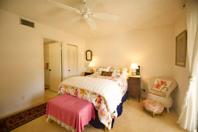 Unit 289 photo 9