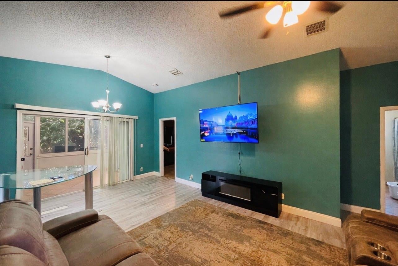 Residence photo 2
