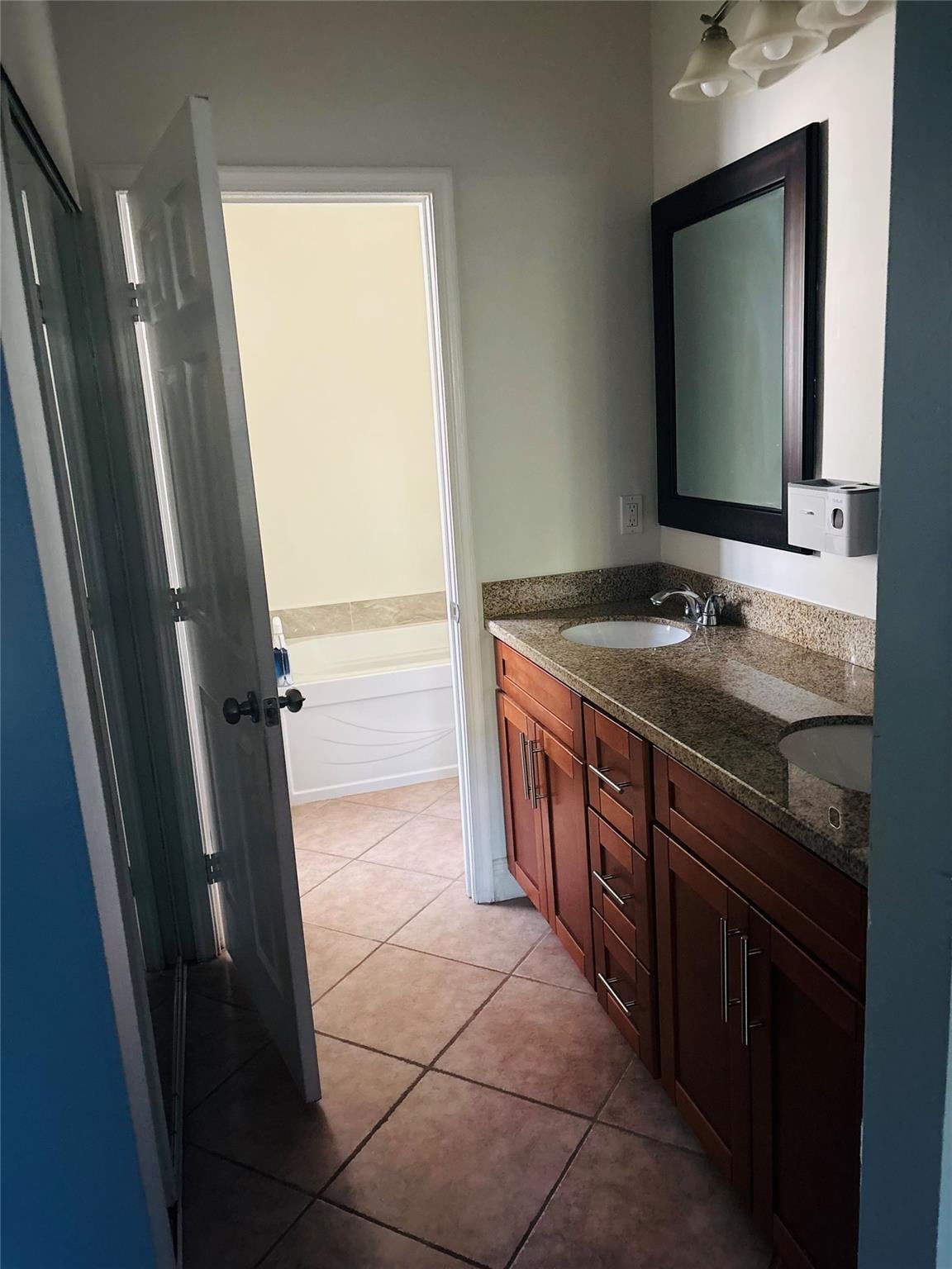 Residence photo 11