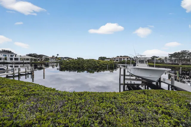 Admirals Cove Residence photo 34
