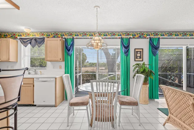 Residence photo 17