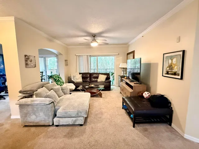 Unit 4102 photo 8
