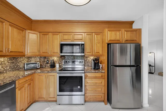 Unit 104 photo 15