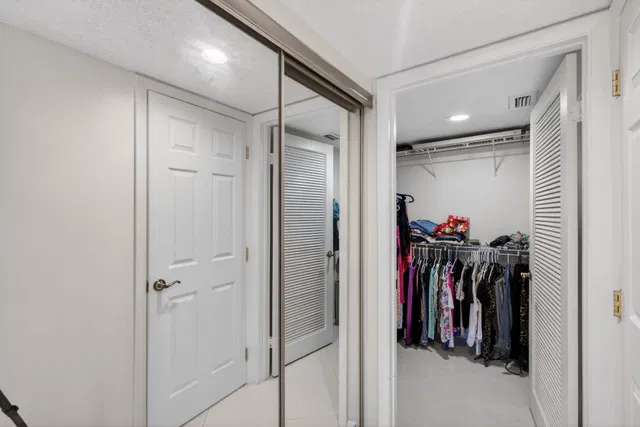 Unit 104 photo 21