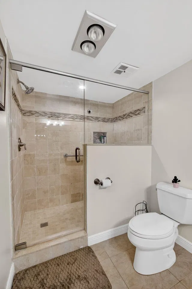 Unit 104 photo 23