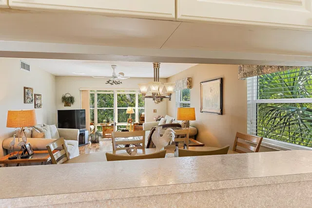 Unit 135-8 photo 11