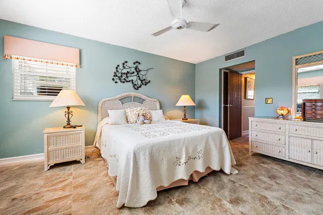 Unit 135-8 photo 12