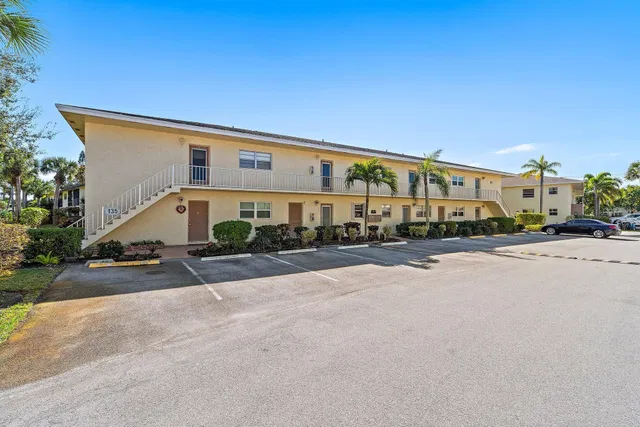Unit 135-8 photo 18