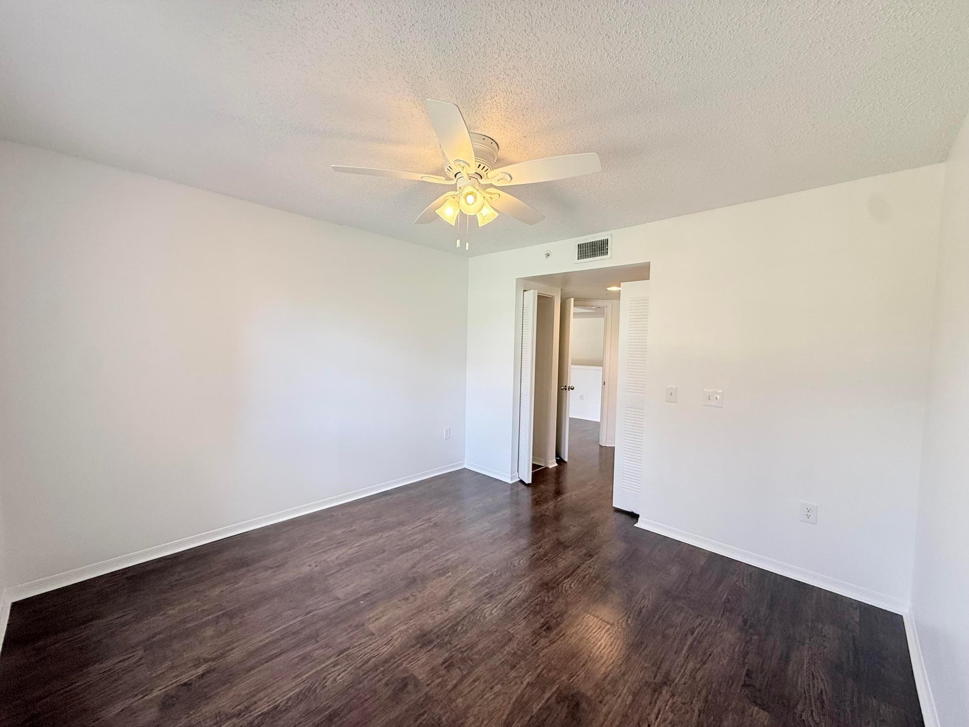 Unit 918 photo 12