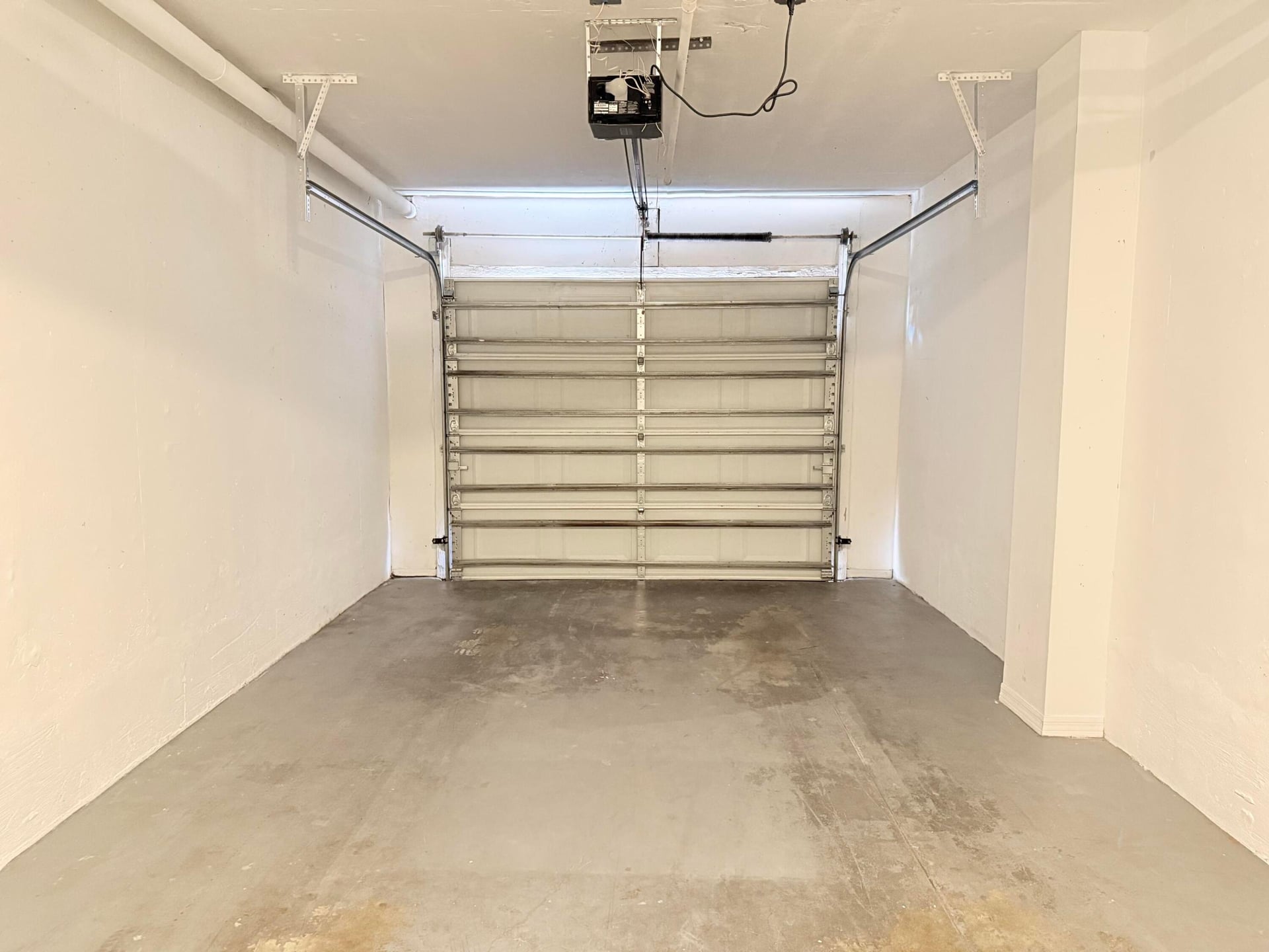 Unit 918 photo 16