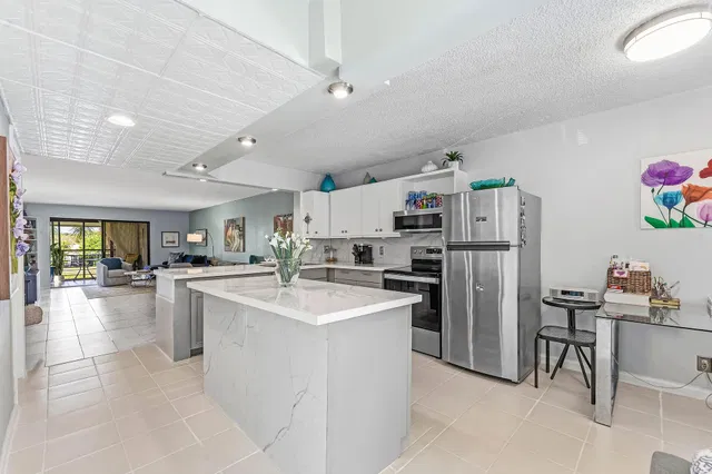 Unit 204 photo 5