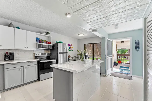 Unit 204 photo 6