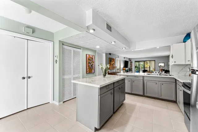 Unit 204 photo 7