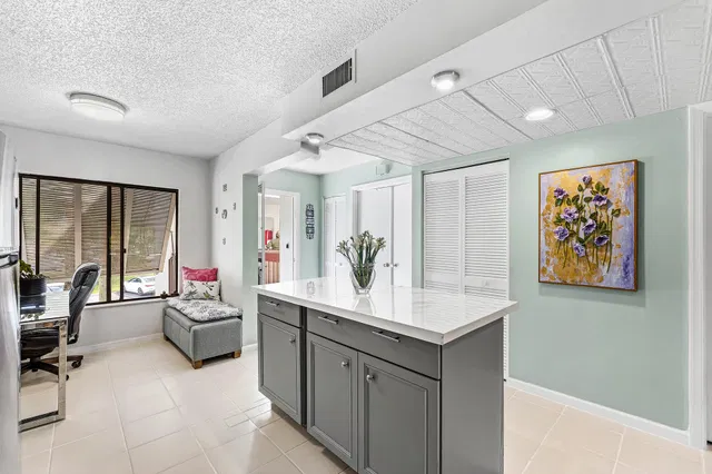 Unit 204 photo 10