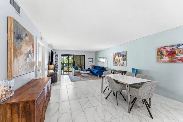 Unit 204 photo 11