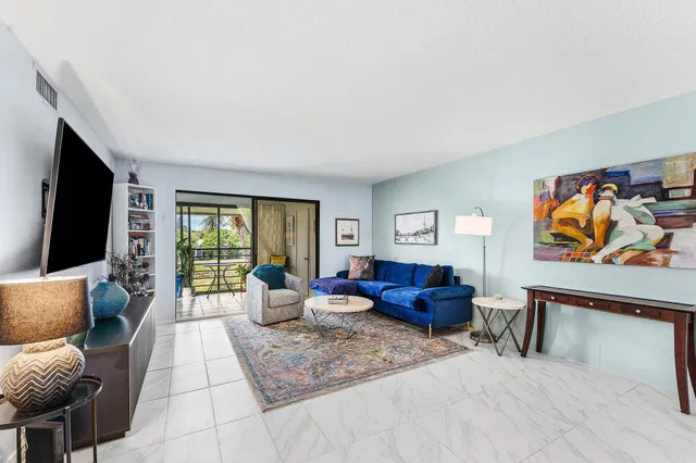 Unit 204 photo 15