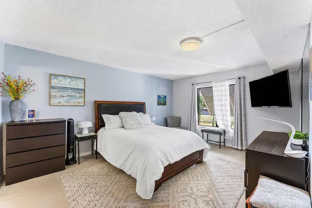 Unit 204 photo 22