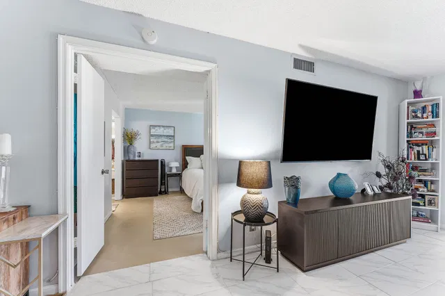 Unit 204 photo 23