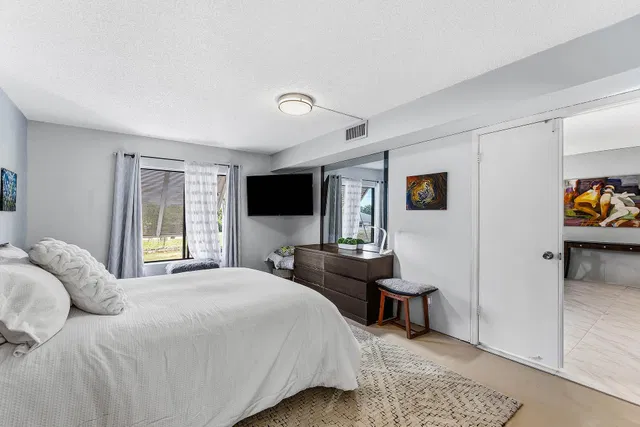 Unit 204 photo 24