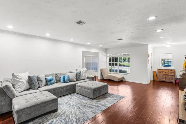 Residence photo 6