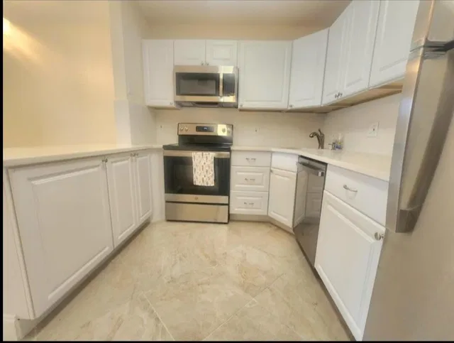 Unit B-2 photo 3