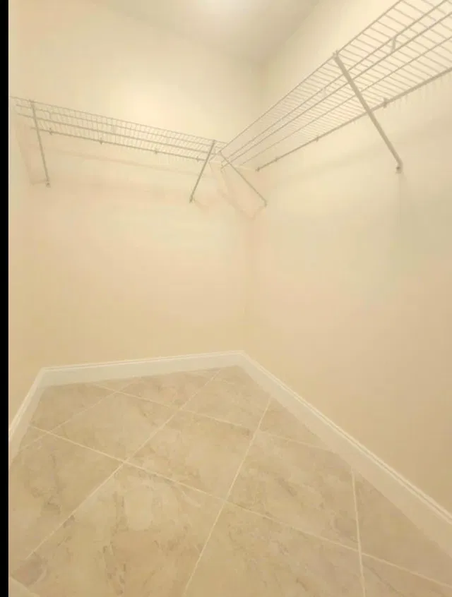 Unit B-2 photo 10