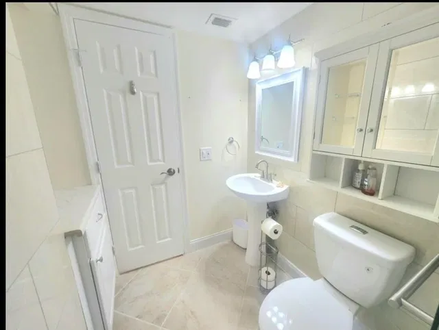 Unit B-2 photo 12