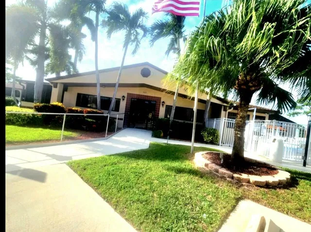Unit B-2 photo 16