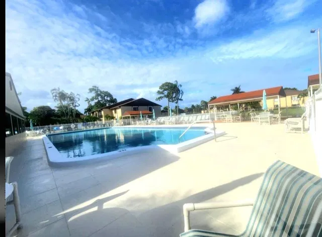 Unit B-2 photo 17