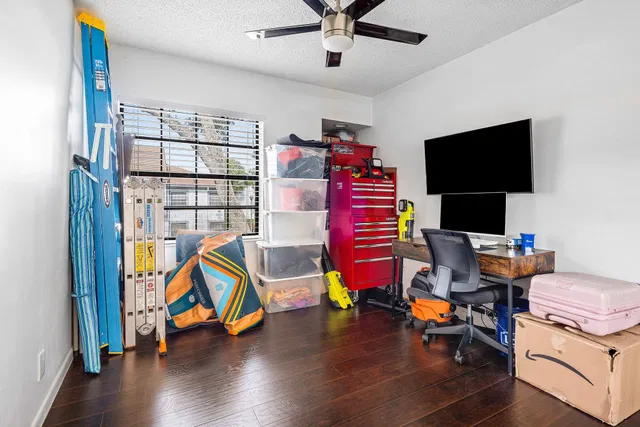 Unit F photo 22