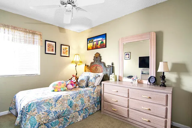 Unit 2 photo 18