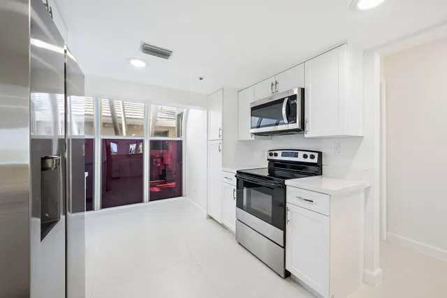 Unit 652 photo 11