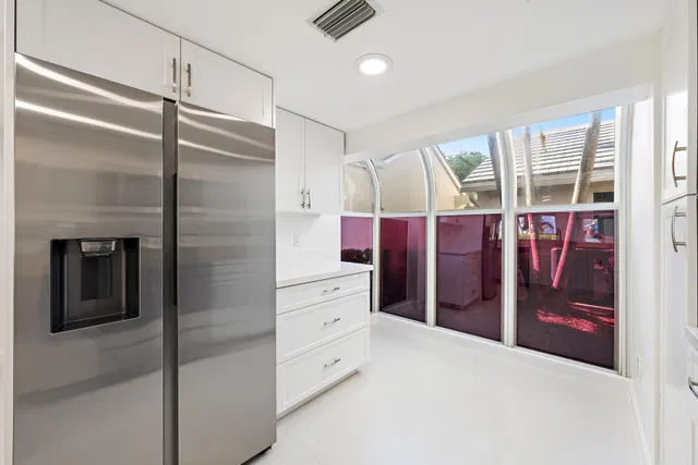 Unit 652 photo 12