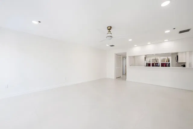 Unit 652 photo 28