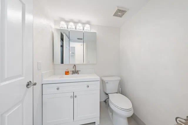 Unit 652 photo 35