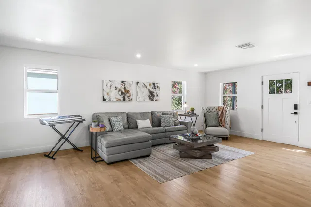 Residence photo 5