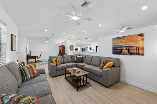 Residence photo 6