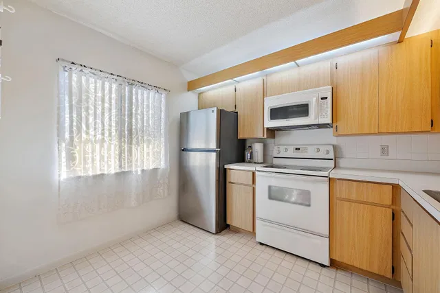 Unit 202 photo 8