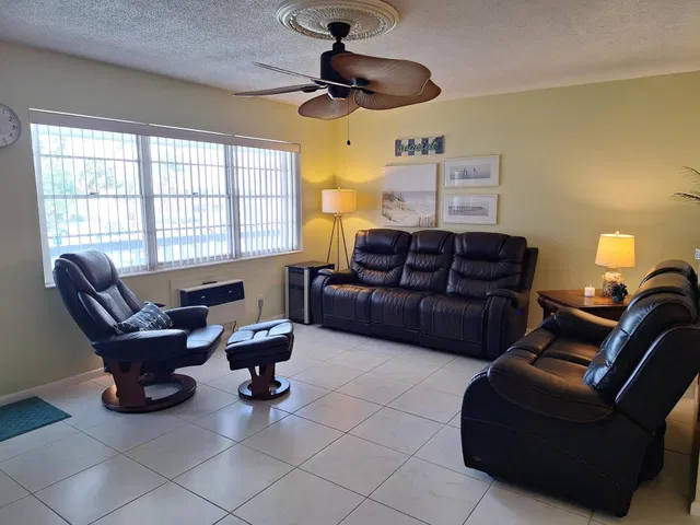  Residence photo 4
