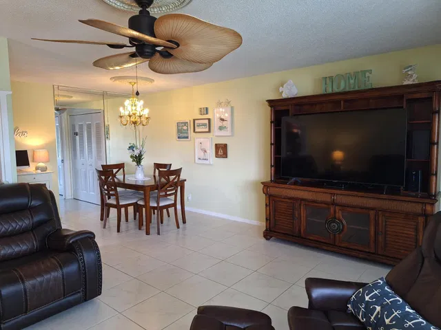  Residence photo 6