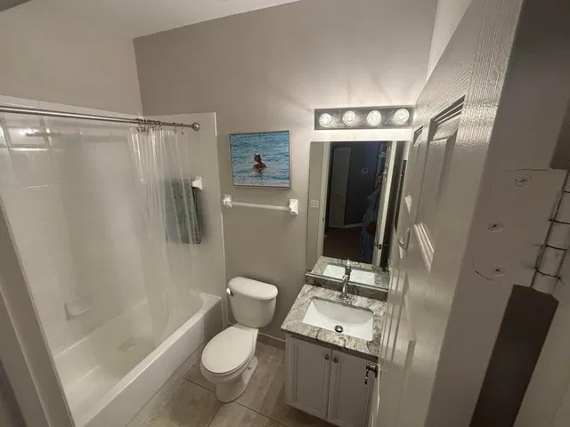 Unit H photo 17