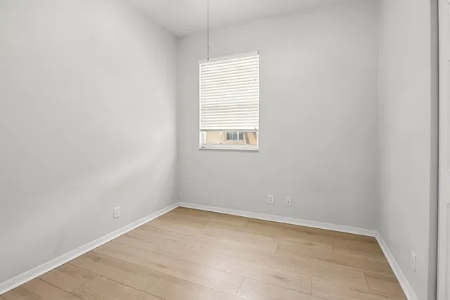 Unit H photo 24