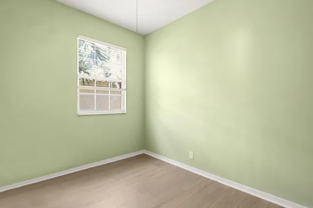 Unit H photo 25