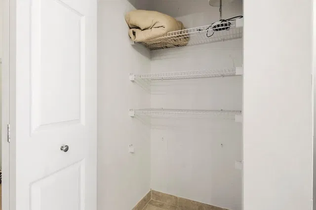 Unit H photo 26