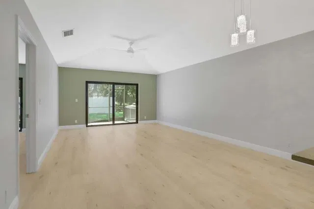 Residence photo 8