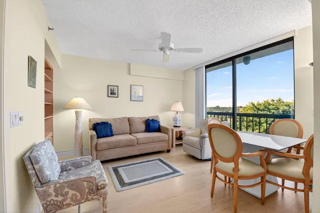 Unit 604 photo 11