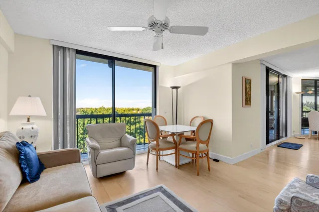 Unit 604 photo 12